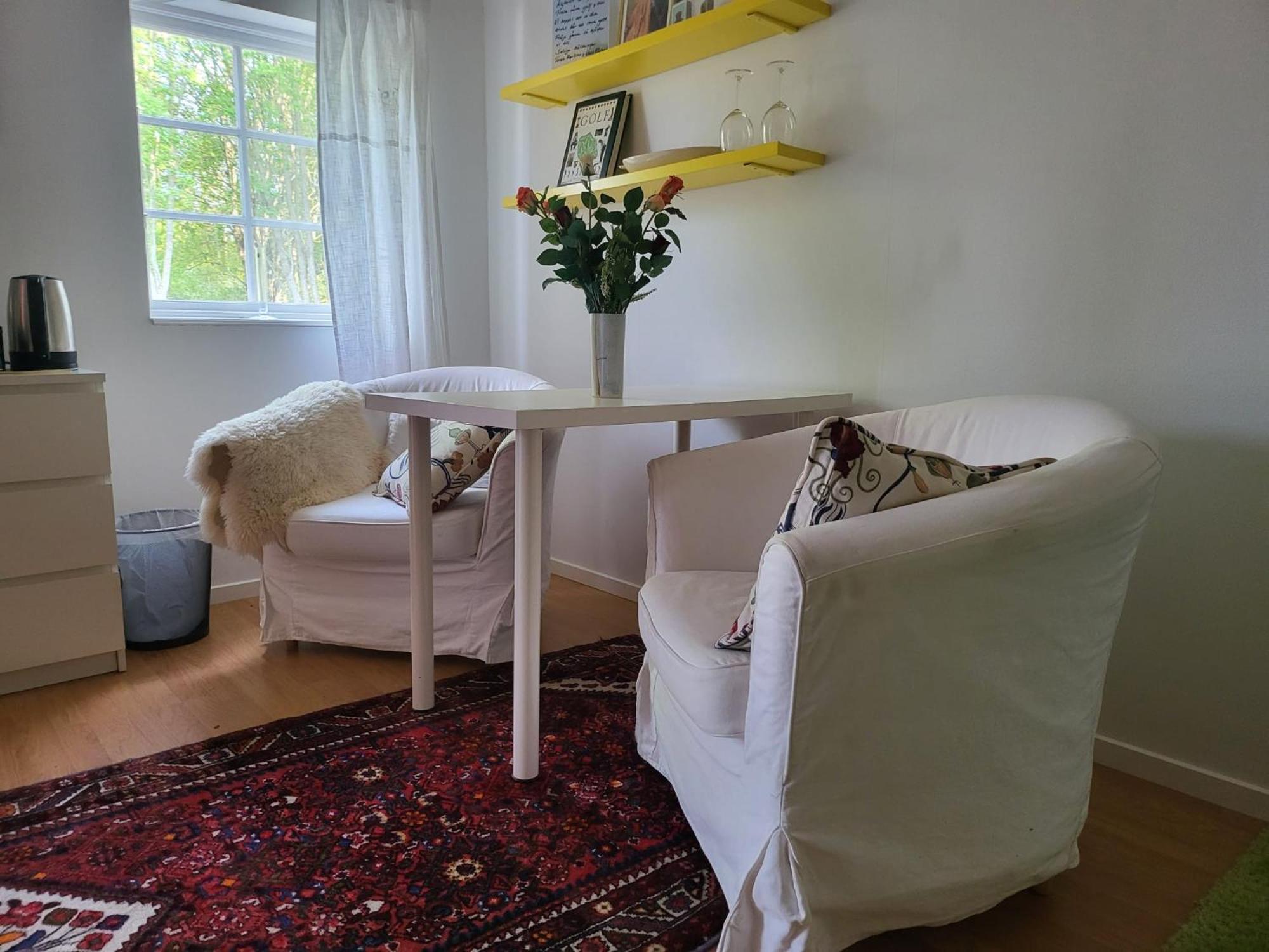 トローサ Lilla Huset Med Stor Traedgardstomt Naera Golf Och Havヴィラ エクステリア 写真