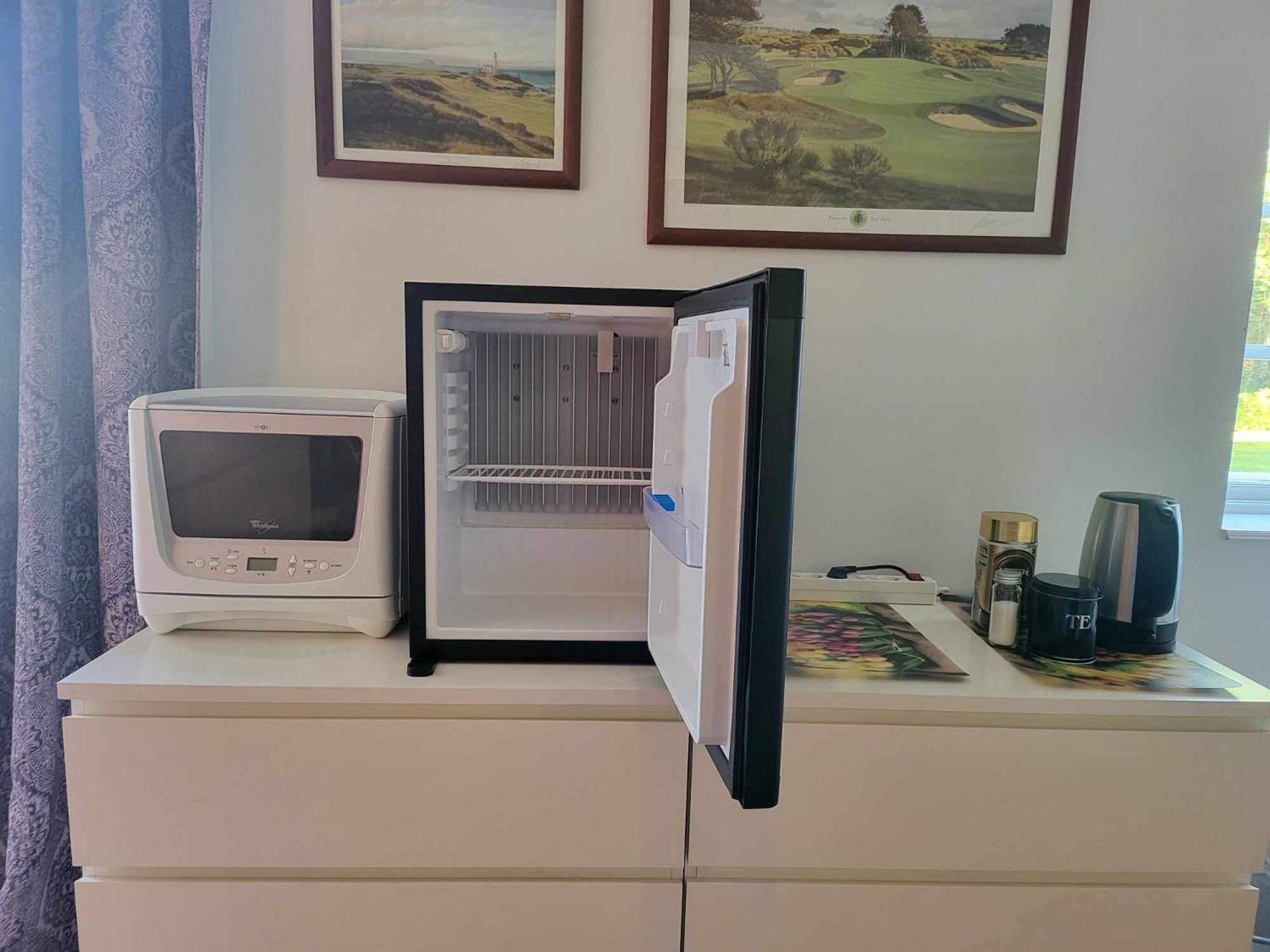 トローサ Lilla Huset Med Stor Traedgardstomt Naera Golf Och Havヴィラ エクステリア 写真